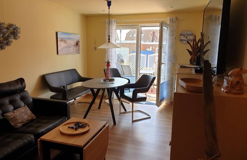 Norddeich Apartment | "Muschelperle"-close to the beach-EG-barrier-free-2 DSZ-2 Terras-dogs-question-fenced