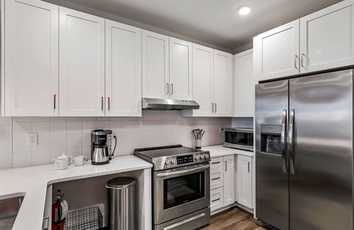 Rolling Mill Hill Condo | Muse Centrally located Nashville home near hot spots with elevator & central AC