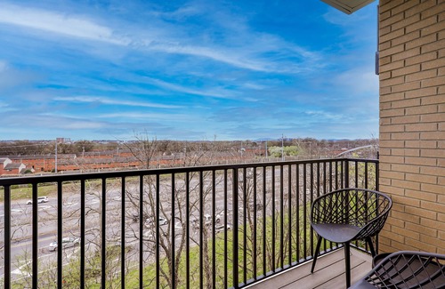 Rolling Mill Hill Condo | Muse Centrally located Nashville home near hot spots with elevator & central AC