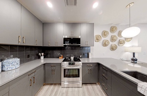 Rolling Mill Hill Condo | Muse | Modern condo in great downtown location with balcony & rooftop lounge