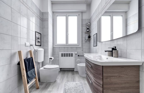 San Donato-San Vitale House | Music room with shared bathroom and private balcony