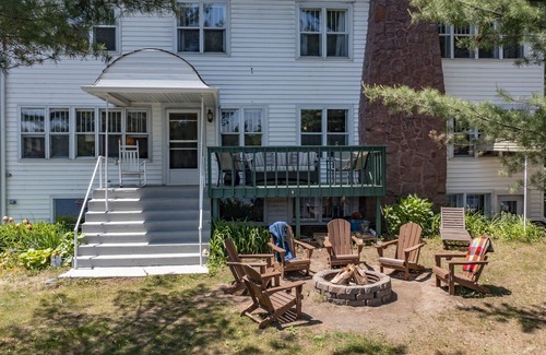 Tomahawk House | Muskie River Lodge – Where History Meets Comfort