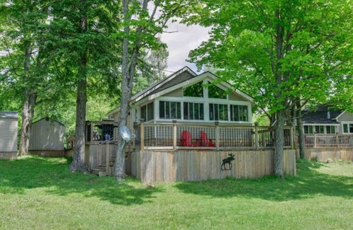 Muskoka Lakes Cottage | Muskoka Cottage Minutes From Bala