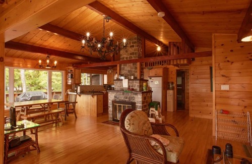 Huntsville Cottage | Muskoka Hideaway on Lake Of Bays
