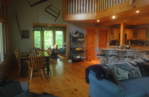 Georgian Bay Cottage | 'Muskoka Rustic Beauty' Located on Beautiful Six Mile Lake!