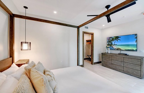 Holmes Beach Resort | MUST...BUILD...SANDCASTLES!...... Tons of room in these 2 bedroom suites at Bali Hai