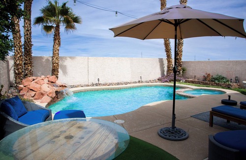 Sovana House | Must love pitbulls, private room in nice home with pool and hot tub