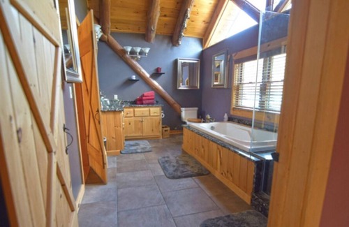 Russell House | Must see Lodge & Nature Preserve!