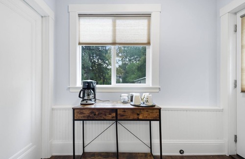 Willoughby House | *MUST SEE* Spacious WIlloughby Gem
