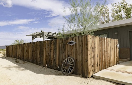 Panorama Heights House | Mustang cabin at Rattler Ranch in Joshua Tree