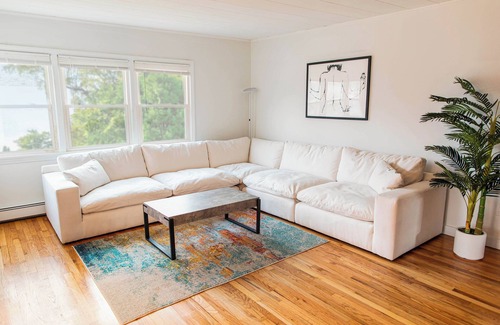 Rutland House | Muwu in Killington Area with Jacuzzi