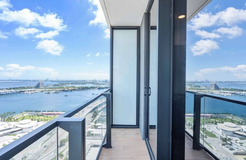 Downtown Miami Apartment | MVR - Modern Studio Steps from Bayfront Park