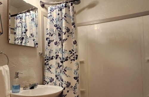 Midwest City House | MWC - Sandra · Charming Centrally Located Home