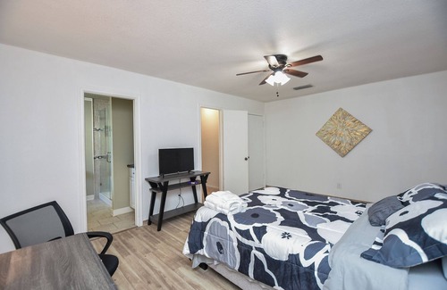 Alvin House | My Cozy Private place is a charming 1 room with a Pvt entrance and full bathroom