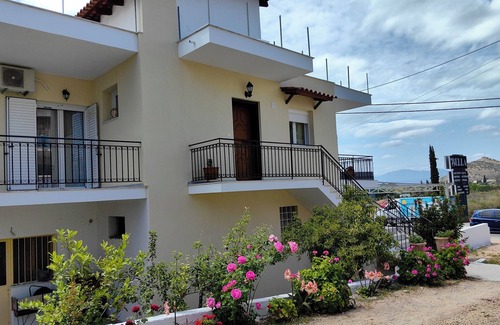 Nafplio House | My hall floor apartment 135 sqm has 3 bedrooms,parking , 3 kms from Nafplio
