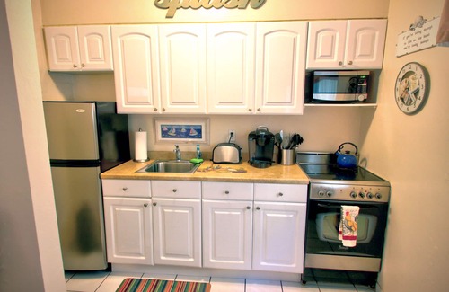 Hollywood Apartment | My Hollywood Beach Rentals B105. Steps to Beach. Pool and Free Parking