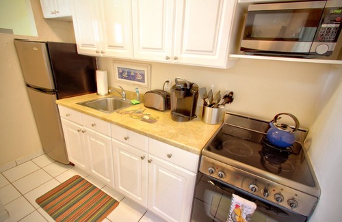 Hollywood Apartment | My Hollywood Beach Rentals B105. Steps to Beach. Pool and Free Parking