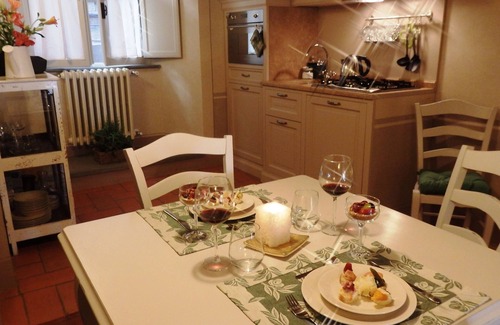 Cortona Old Town Apartment | My house with steam room, theater view, chromtherapy, relaxing music, jacuzzi.
