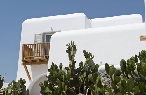 Tourlos Villa | My Rental Homes - Villa Opallia with spacious living and dining areas and a pool