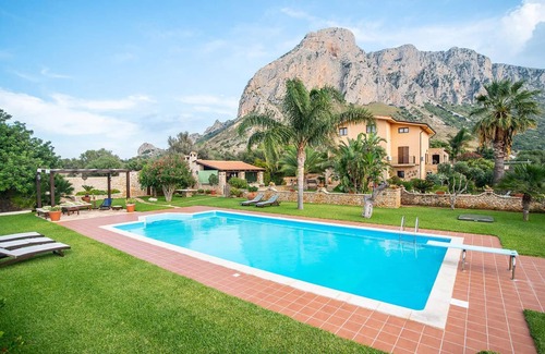 Cinisi Villa | My Rental Homes - Villa Trinacria with swimming pool and outdoor kitchen with BBQ