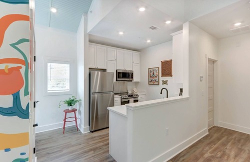 Thunderbolt Cottage | My Sunny Day - Airy Loft W/Mural - 5 Min to SAV By Lucky Savannah