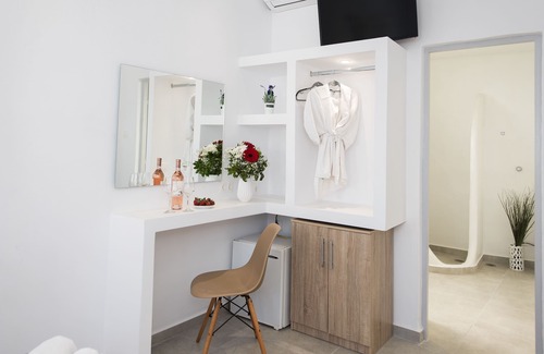 Little Venice Apartment | Myconian Little Venice Sunset suite