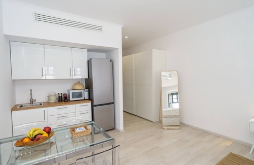Hydra Apartment | MyCrown Suite, Luxurious, sea view at port of Hydra