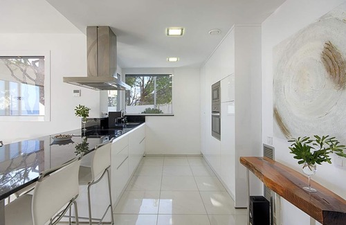 Llanca House | MYFENOLLEDA B - Preciosa casa en Grifeu con piscina compartida y parking