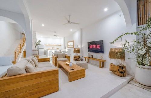 Batu Bolong House | "Mykonian" Concept - Luxurious 3BR Canggu Beach