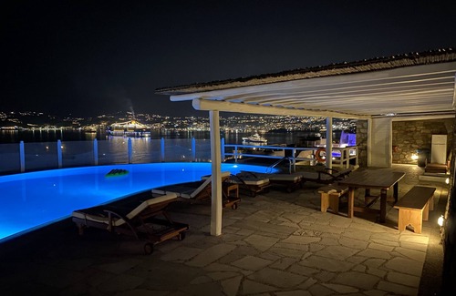 Ano Mera House | Mykonos Villa luminosa, private pool with sunset view.