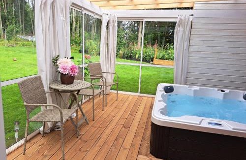 Borlange Cabin | Myntloftet Borlänge med inglasad bubbelbad