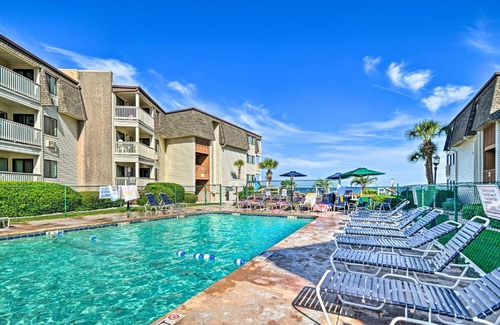 Myrtle Beach Apartment | Myrtle Beach Condo with On-Site Pool and Beach Access