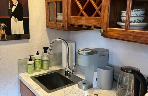 West Salem Apartment | Myrtle Cottage Guesthouse West Salem