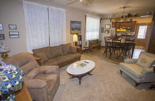 Chincoteague House | Myrtle on Mumford-Adorable Downtown Cottage w/Screened Porch