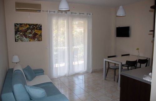 Dhrakata Apartment | Myrtos Cottages Erato