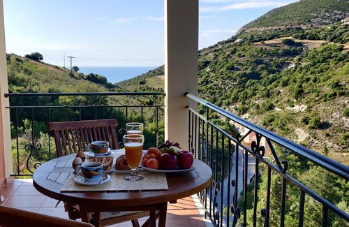 Dhrakata Apartment | Myrtos Cottages Ourania