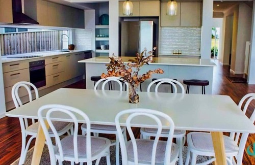 Catherine Hill Bay House | Mysig by the Bay - Modern home short walk to beach
