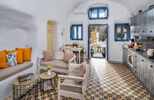Messaria House | Mystagoge cave pool/jacuzzi, cellar and hammam