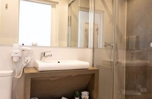 Centro / Baixa Cabin | MyStay - Porto Batalha double room with balcony in the historical center