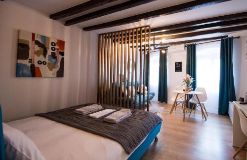 Historic Center Apartment | Mystery Box Apartament incantator