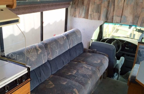 Livingston House | Mystic Mountain RV. 3 Nite min & is a Sationery Rental (NO driving).