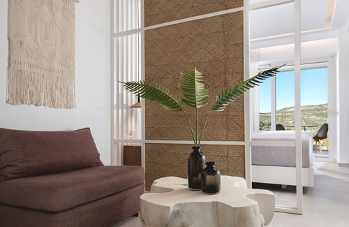 Kerion Hotel | Myzith Luxury Suites