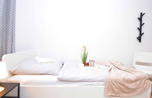 Simonshofen Apartment | Nü10 - Schöne Ferienwohnung mit Balkon in Lauf an der Pegnitz bei Nürnberg, 100qm, 3 Zimmer, Max. 5 Personen