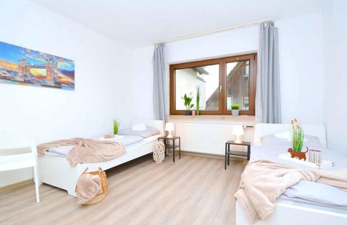 Simonshofen Apartment | Nü10 - Schöne Ferienwohnung mit Balkon in Lauf an der Pegnitz bei Nürnberg, 100qm, 3 Zimmer, Max. 5 Personen