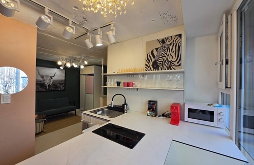 Cheongdam Villa | N.5 Romantic Retreat in Gangnam, Seoul – Garden View and Urban Forest Walk!