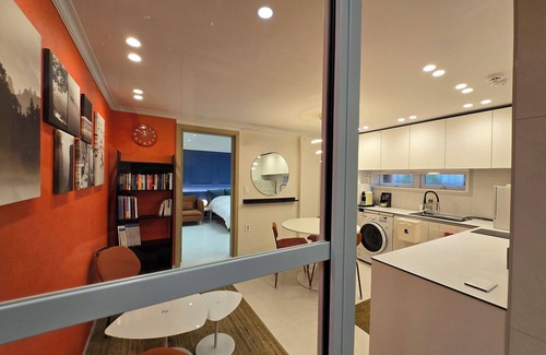 Cheongdam Condo | N.7 Gangnam Spacious and Relaxing Stay in Seoul, 10 Minutes from COEX, Seoul