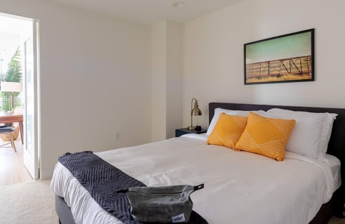 North Bethesda Apartment | N Bethesda 1BR with Pool and Gym Access