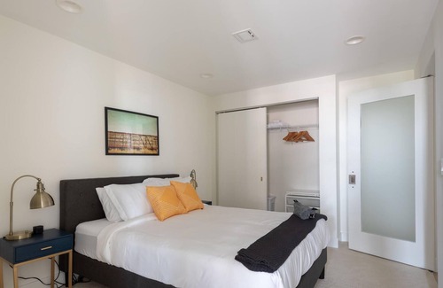 North Bethesda Apartment | N Bethesda 1BR with Pool and Gym Access