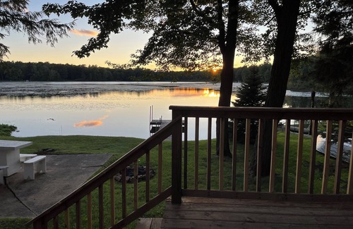 Shawano House | n Enjoy Our Cabin And Sunsets, On Peaceful , Non-Motorized Lulu Lake