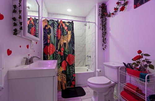 Delair Apartment | n"Philly’s Wild Romance Hideaway: Immerse in a Jungle of Passion"